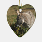 Kleine grijze Donkey met wilde bloemen Keramisch Ornament (Links)