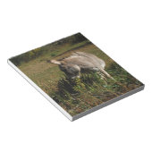 Kleine grijze Donkey met wilde bloemen Notitieblok (Schuin)