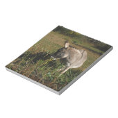 Kleine grijze Donkey met wilde bloemen Notitieblok (Linkerzijde)