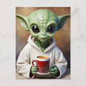 Kleine groene alien in PJ's met een koffie Briefkaart (Voorkant)