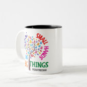 Kleine handen helpen grote dingen te doen - kinder tweekleurige koffiemok (Voorkant links)