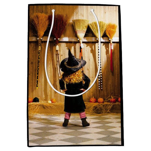 Kleine heks die een kamer kiest medium cadeauzakje (Voorkant)