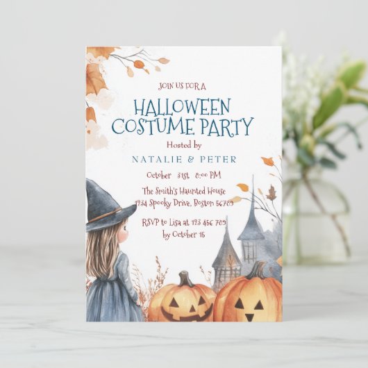 Kleine heks en kasteel Halloween kostuumfeest Kaart (Staand voorkant)