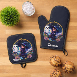 Kleine heks met grote, sprankelende ogen. ovenwant & pannenlap set