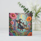 Kleine heks op de bezem en kat Halloween Feestdagenkaart (Staand voorkant)