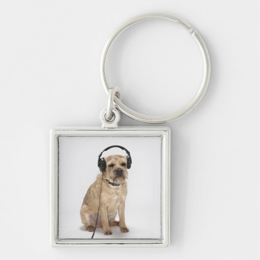 Kleine hond met hoofdtelefoon sleutelhanger (Voorkant)