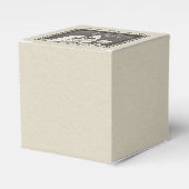 Kleine jongen bij de kerst van Manger-Merry Bedankdoosjes (Voorkant Zijde)