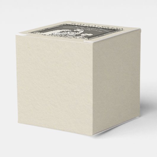 Kleine jongen bij de kerst van Manger-Merry Bedankdoosjes (Voorkant Zijde)