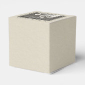 Kleine jongen bij de kerst van Manger-Merry Bedankdoosjes (Achterkant)