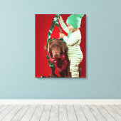 Kleine jongen die een hond versiert canvas afdruk (Insitu (Houten vloer))
