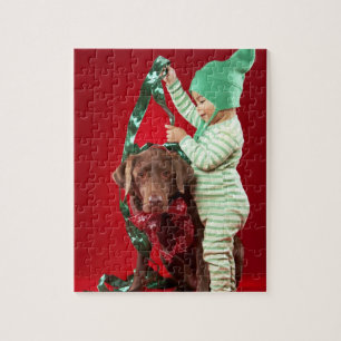 Kleine jongen die een hond versiert legpuzzel