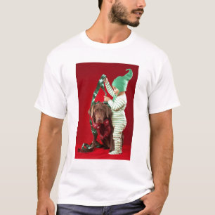 Kleine jongen die een hond versiert t-shirt