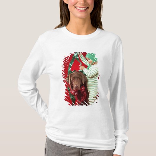 Kleine jongen die een hond versiert t-shirt (Voorkant)