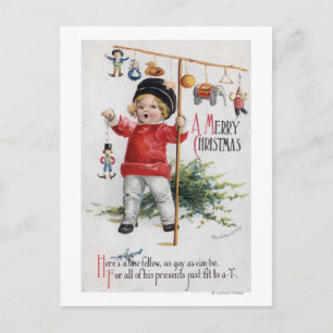 Kleine jongen die zijn cadeautjes laat zien briefkaart