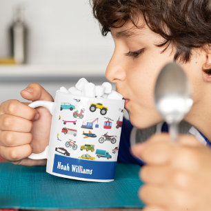 Kleine jongen dingen die Kind van auto's verplaats Koffiemok