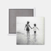 Kleine jongen en meisje die handsmagneet houden magneet (Voorkant / Achterkant)