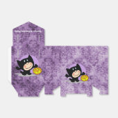 Kleine jongen in kostuum met pompoen Paarse Damask Bedankdoosjes (Uitgevouwen)