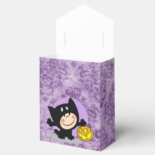 Kleine jongen in kostuum met pompoen Paarse Damask Bedankdoosjes (Geopend)