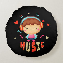 Kleine jongen met muziek rond kussen