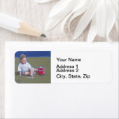 Kleine jongen met Sandcastle en Beach Bucket Etiket (Insitu)