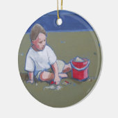 Kleine jongen met Sandcastle en Beach Bucket Keramisch Ornament (Links)