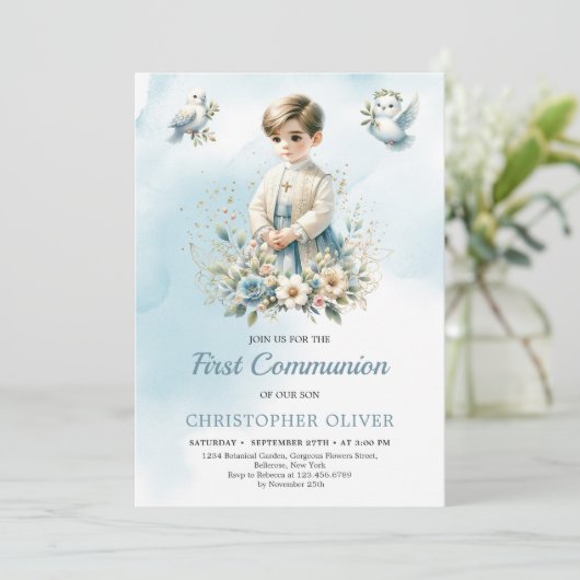 Kleine jongen religieuze blauwe bloemen Eerste Com Kaart (Staand voorkant)
