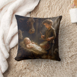 Kleine jongen speelt drum voor Baby in Manger Kussen