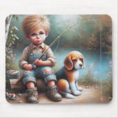 Kleine jongen Vist met zijn beagle Muismat (Voorkant)