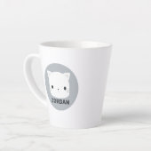 Kleine kat met persoonlijke naam bevestigen latte mok (Linkerhoek)