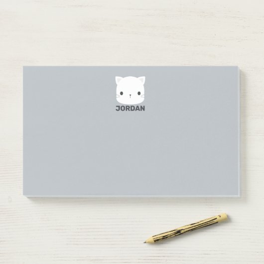 Kleine kat met persoonlijke naam bevestigen post-it® notes (Op bureau)