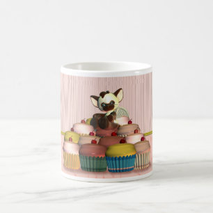 kleine kattengel op taart, caktaart koffiemok