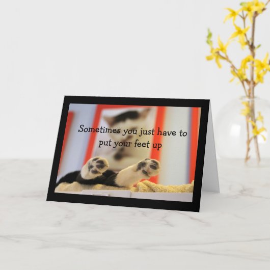 Kleine kattenvoeten krijgen goede wensen kaart (Gele Bloem)