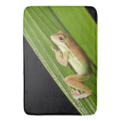 Kleine kikker op een blad badmat (Voorkant Verticaal)