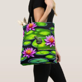 Kleine kikker op Lily Pad Tote Bag (Dichtbij)
