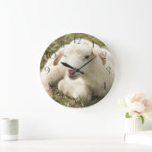 Kleine kind stuiten grote klok (Huis)