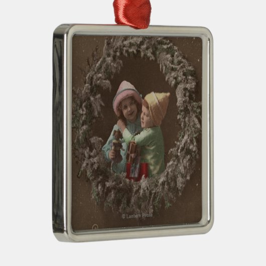 Kleine Kinder Embracing Metalen Ornament (Rechts)