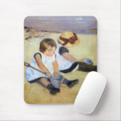 Kleine kinderen die op het strand spelen (Mary Cas Muismat (Met muis)