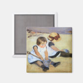 Kleine kinderen spelen op het strand (Mary Cassatt Magneet (Voorkant / Achterkant)