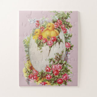 Kleine kippen in de puzzel van een eierschaal legpuzzel