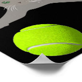 Kleine kitten spelen met een tennisbal kat poster (Hoek)