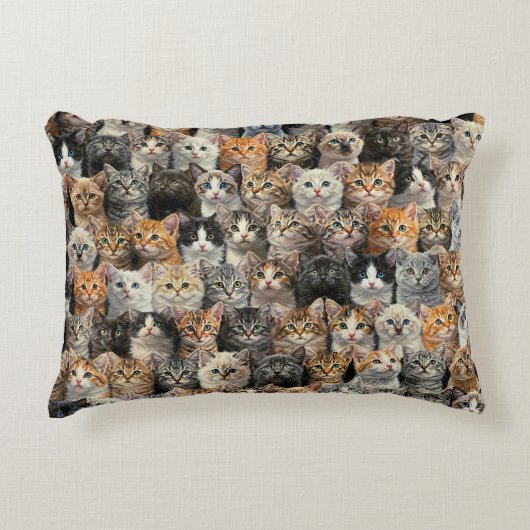 Kleine Kittens Parade Accent Kussen (Voorkant)