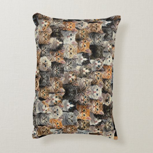 Kleine Kittens Parade Accent Kussen (Achterkant (Verticaal))