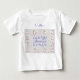 Kleine lammeren die het alfabet baby t-shirt leren