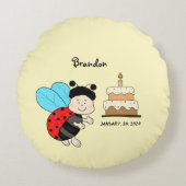 Kleine lieveheersbeestje jongen met taart rond kussen (Voorkant)