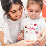 Kleine lieveheersbeestje meisje verjaardagsfeestje t-shirt<br><div class="desc">Schattige T-shirt voor het lieveheersbeestje-themafeest van je meisje! Illustratie van lieveheersbeestjes en wilde bloemen. De tekst zegt: "Dit kleine lieveheersbeestje draait X."</div>