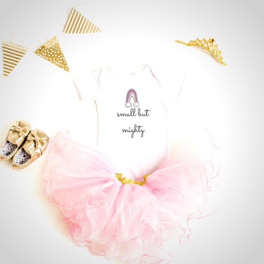 Kleine maar machtige roze regenboogmeisjes romper