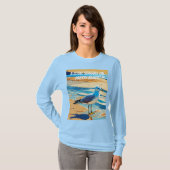 Kleine meeuw op een strand ( Designed ) T-shirt (Voorkant volledig)