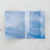 Kleine meid die een vlieger vliegt in uitzicht kaart (Binnen)