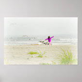 Kleine meid die op het strand Poster loopt (Voorkant)