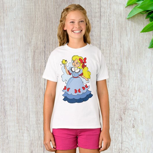 Kleine meid met een vlinder t-shirt